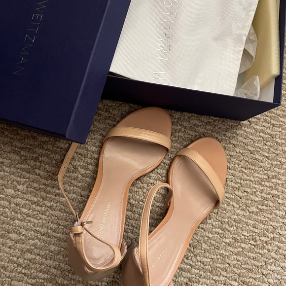 Stuart Weitzman NearlyNude Ankle Strap Sandal - Picture 3 of 10